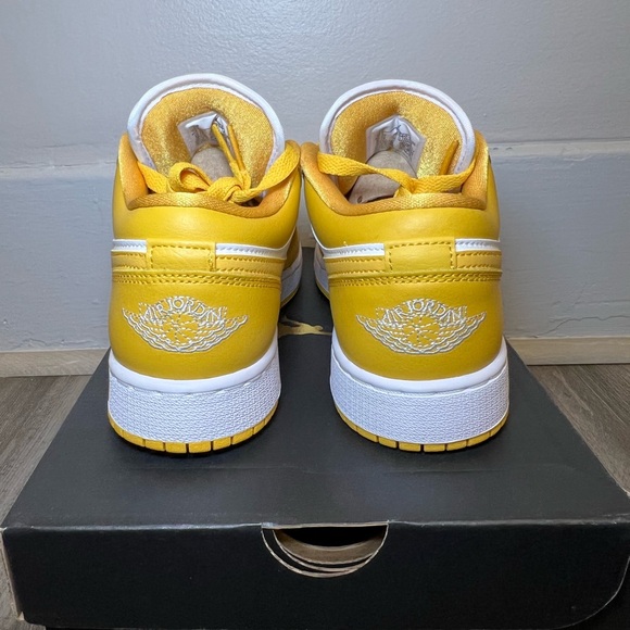 Air Jordan Low “Pollen” GS - Picture 5 of 8